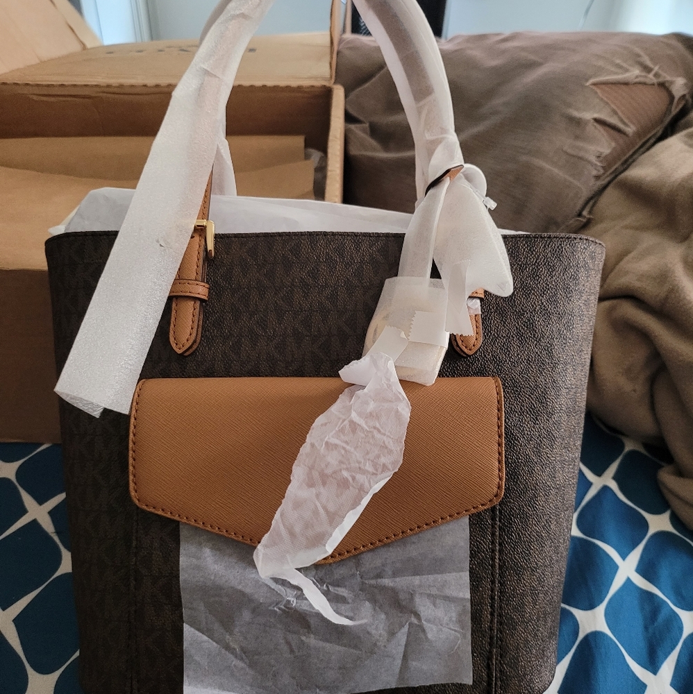 Tote bag.